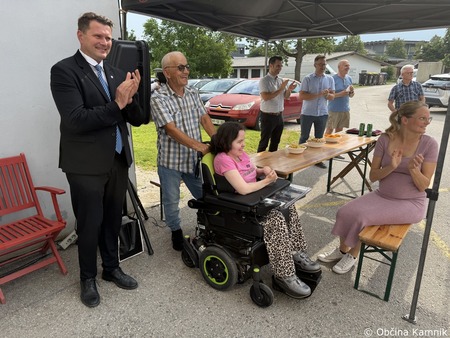 Predaja novega dvigala zgodba srčnosti, solidarnosti in povezanosti (20)